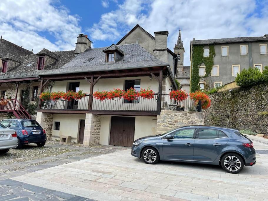 Maison En Pierre Sur Les Quais De La Dordogne Argentat Luaran gambar