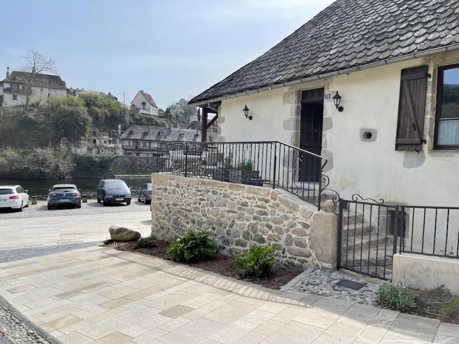 Maison En Pierre Sur Les Quais De La Dordogne Argentat Luaran gambar
